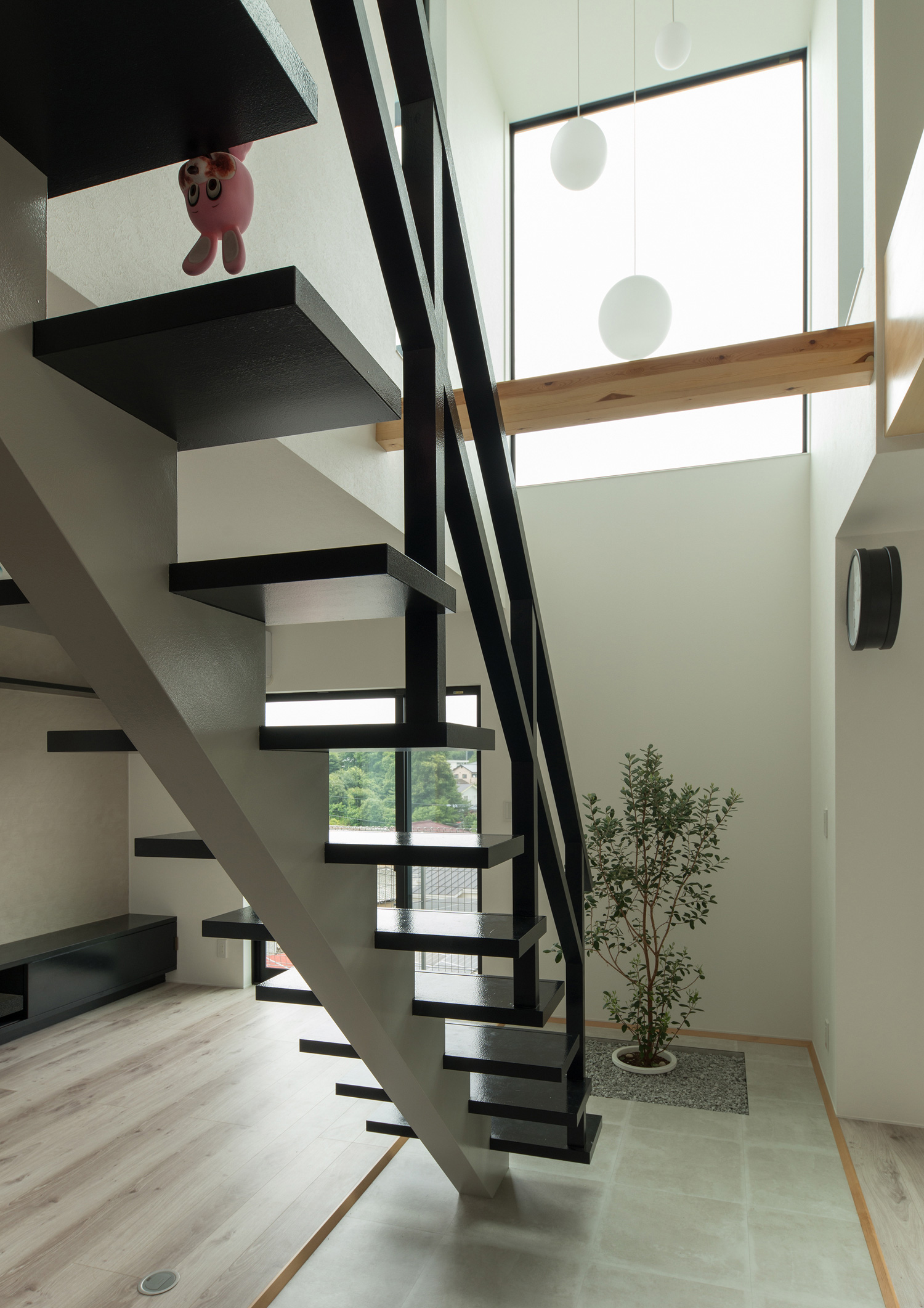 注文住宅・デザイン住宅建築実例_階段 注文住宅・デザイン住宅建築実例_『CASE558 路地と桟（かけはし）の家』_階段