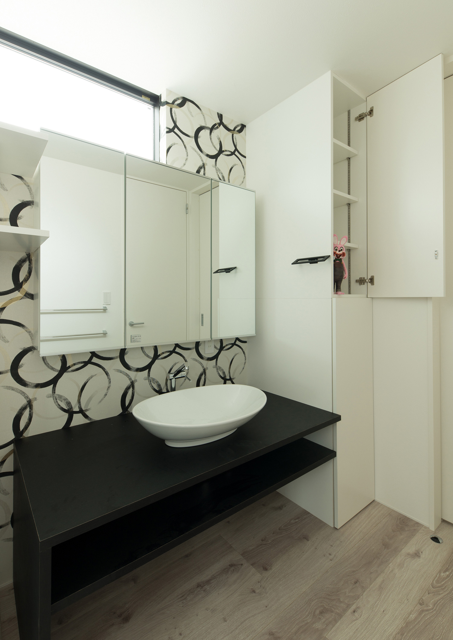 注文住宅・デザイン住宅建築実例_浴室・洗面所 注文住宅・デザイン住宅建築実例_『CASE558 路地と桟（かけはし）の家』_浴室・洗面所