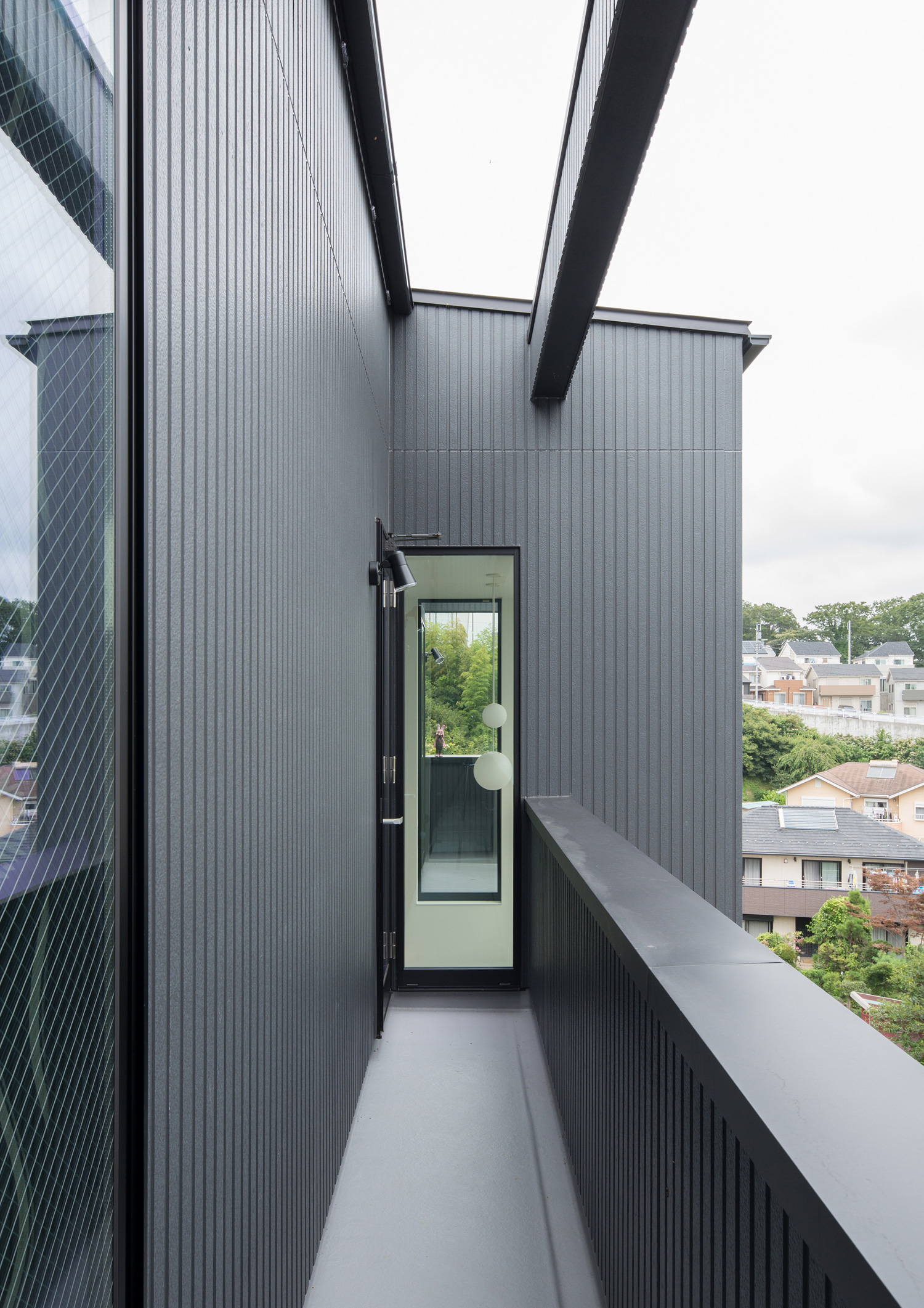 注文住宅・デザイン住宅建築実例_テラス・バルコニー 注文住宅・デザイン住宅建築実例_『CASE558 路地と桟（かけはし）の家』_テラス・バルコニー