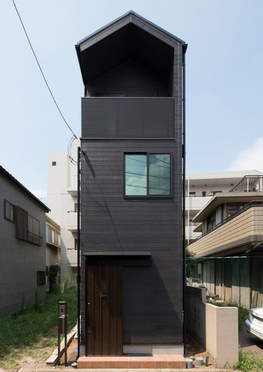 デザイン住宅建築実例_外観・注文住宅『CASE562 タテ長い家』の建築実例・施⼯例の写真・建物外観全体 注文住宅・デザイン住宅建築実例_『CASE562 タテ長い家』_外観