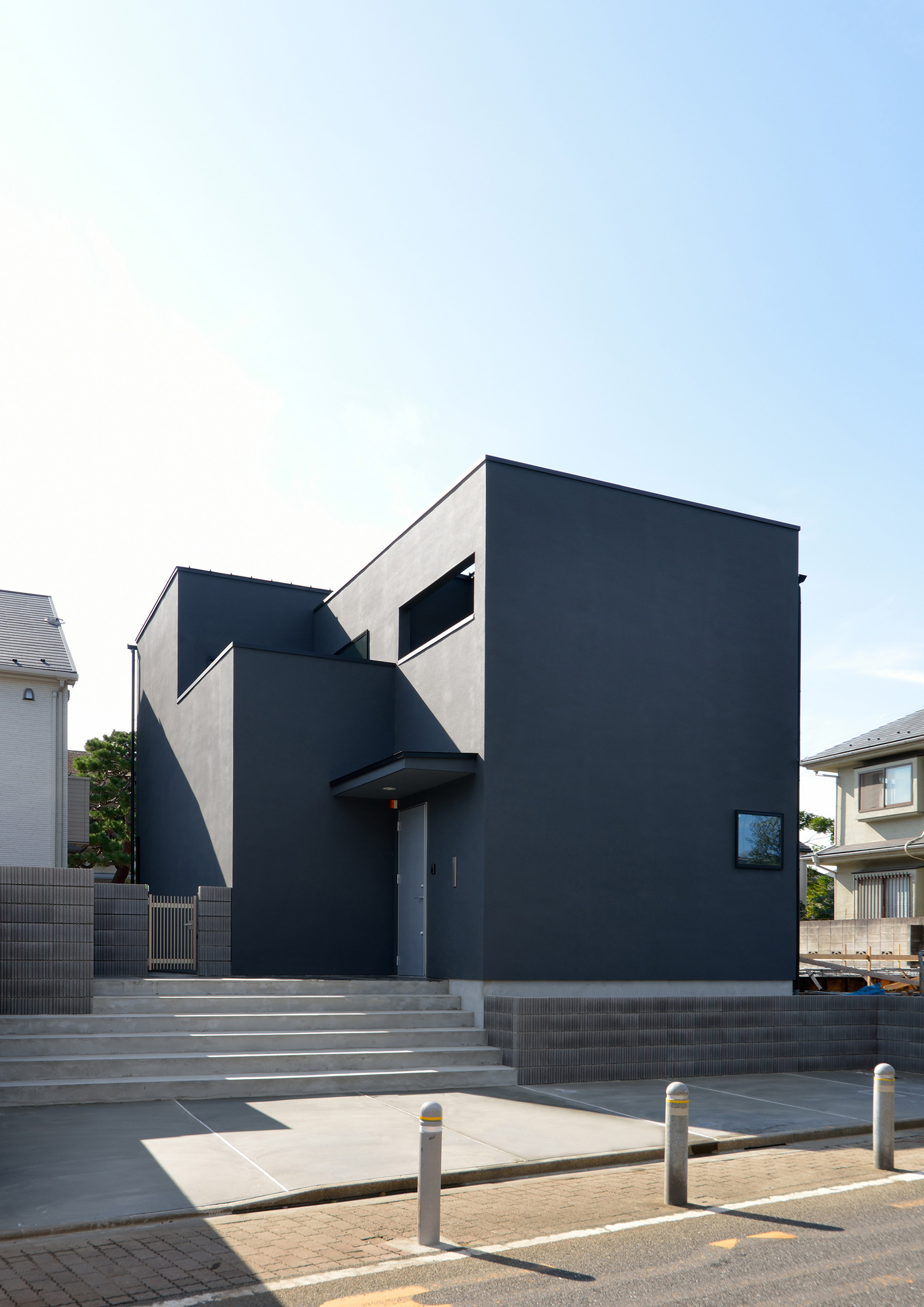 黒いキューブ状のスタイリッシュな家の外観・デザイン住宅 注文住宅・デザイン住宅建築実例_『CASE566 拡がりを内包する黒庭』_外観