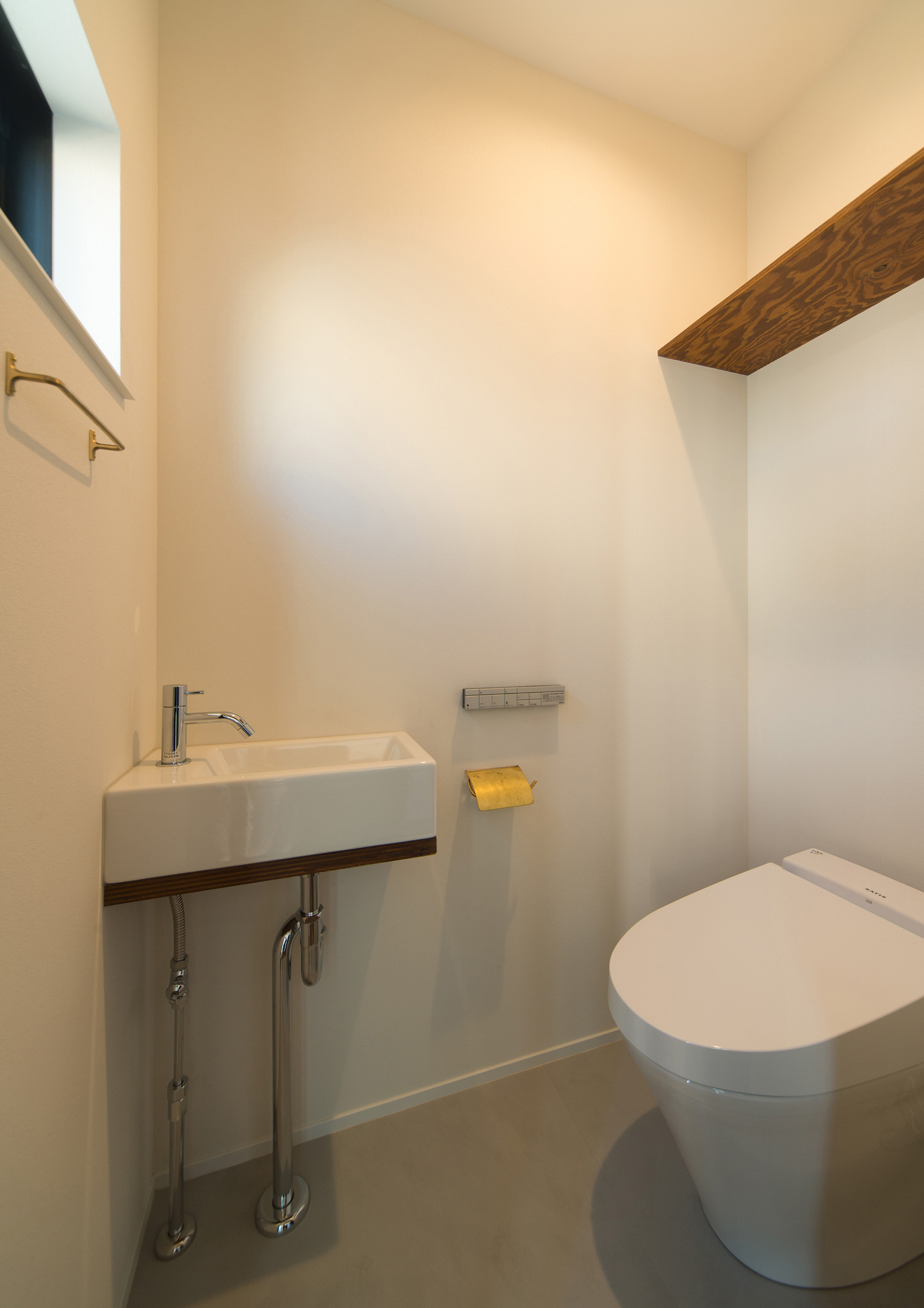 注文住宅・デザイン住宅建築実例_トイレ 注文住宅・デザイン住宅建築実例_『CASE568 pacific house』_トイレ