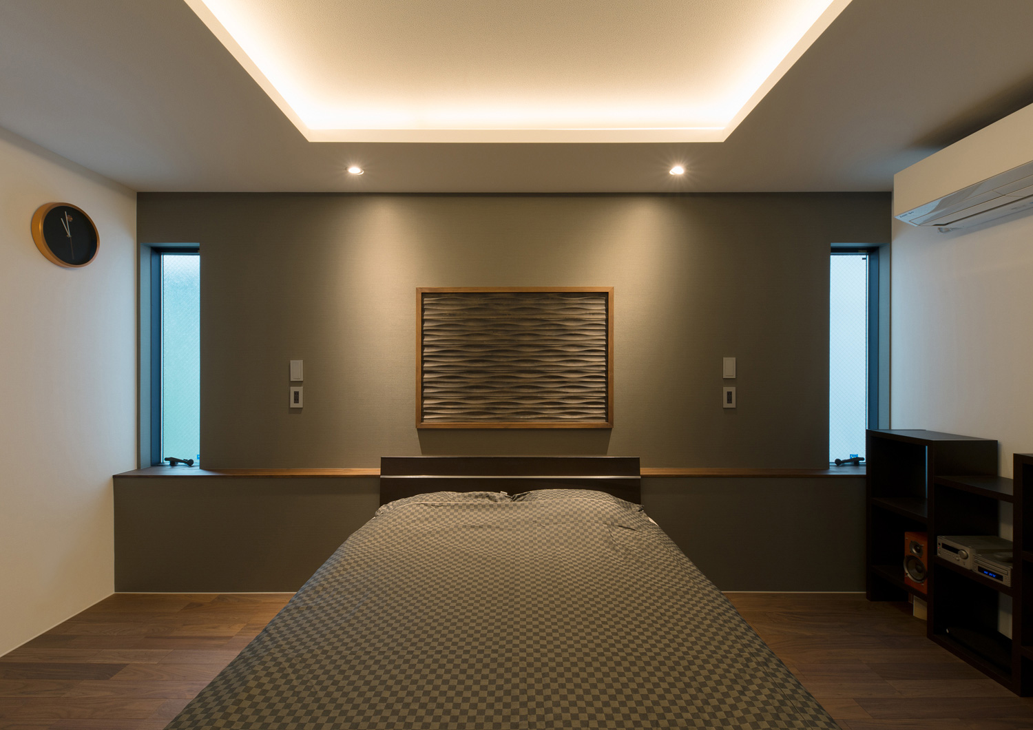 折り上げ天井に間接照明を取り付けた寝室・デザイン住宅 注文住宅・デザイン住宅建築実例_『CASE577 紬（つむぎ）の家』_寝室