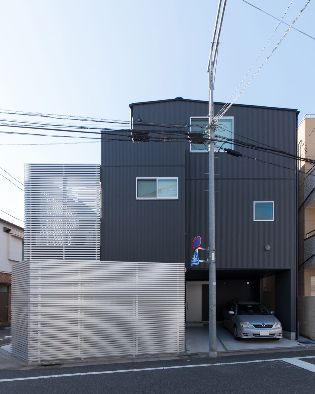 デザイン住宅建築実例_外観・注文住宅『CASE579 Functional House』の建築実例・施⼯例の写真・建物外観全体 注文住宅・デザイン住宅建築実例_『CASE579 Functional House』_外観