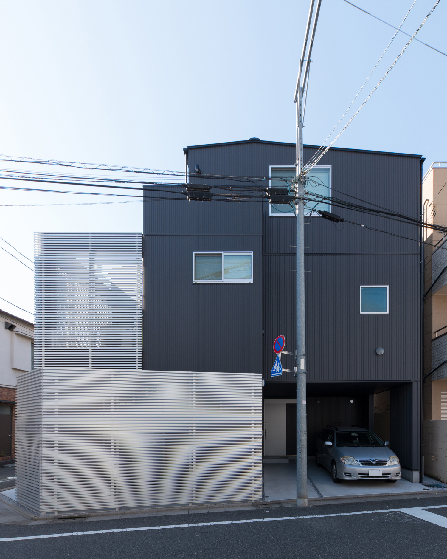 デザイン住宅建築実例_外観・注文住宅『CASE579 Functional House』の建築実例・施⼯例の写真・建物外観全体 注文住宅・デザイン住宅建築実例_『CASE579 Functional House』_外観