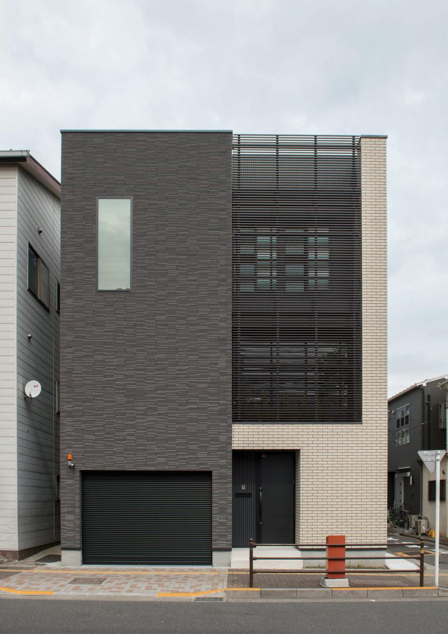 デザイン住宅建築実例_外観・注文住宅『CASE585 いしのいえ』の建築実例・施⼯例の写真・建物外観全体 注文住宅・デザイン住宅建築実例_『CASE585 いしのいえ』_外観