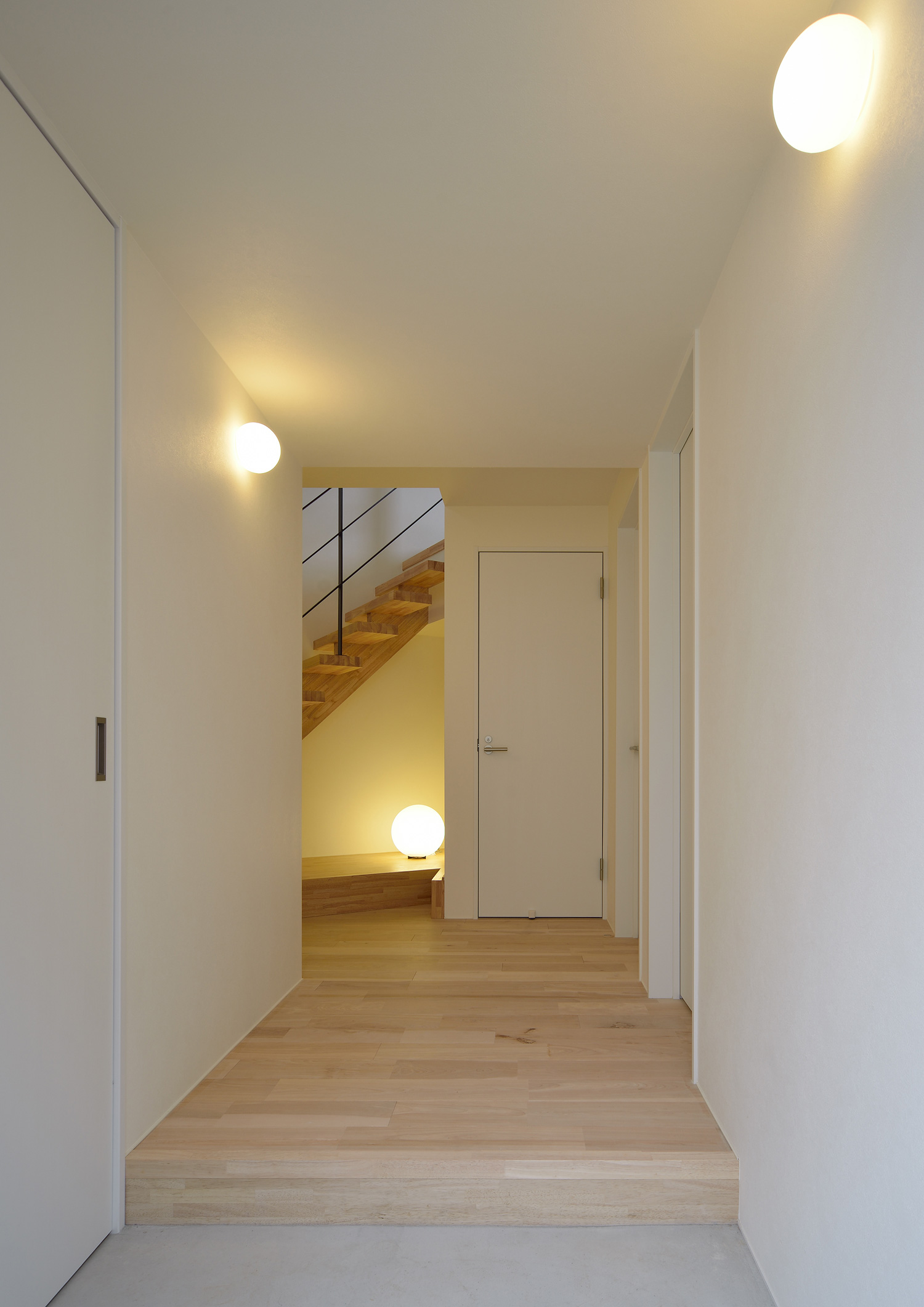 デザイン住宅建築実例_外観・注文住宅『CASE592 五角形の家』の建築実例・施⼯例の写真・建物外観全体 注文住宅・デザイン住宅建築実例_『CASE592 五角形の家』_玄関