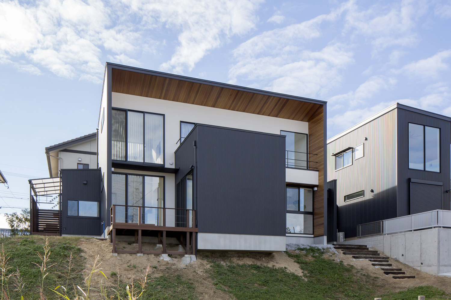 デザイン住宅建築実例_外観・注文住宅『CASE600 ソラの家』の建築実例・施⼯例の写真・建物外観全体 注文住宅・デザイン住宅建築実例_『CASE600 ソラの家』_外観