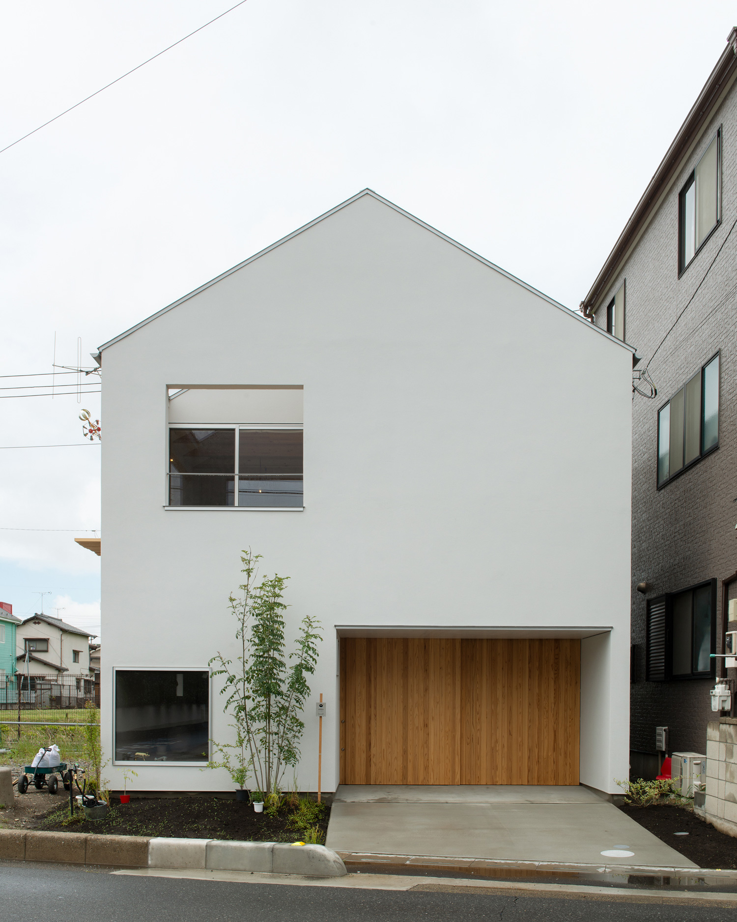 デザイン住宅建築実例_外観・注文住宅『CASE605 切妻のsign』の建築実例・施⼯例の写真・建物外観全体 注文住宅・デザイン住宅建築実例_『CASE605 切妻のsign』_外観