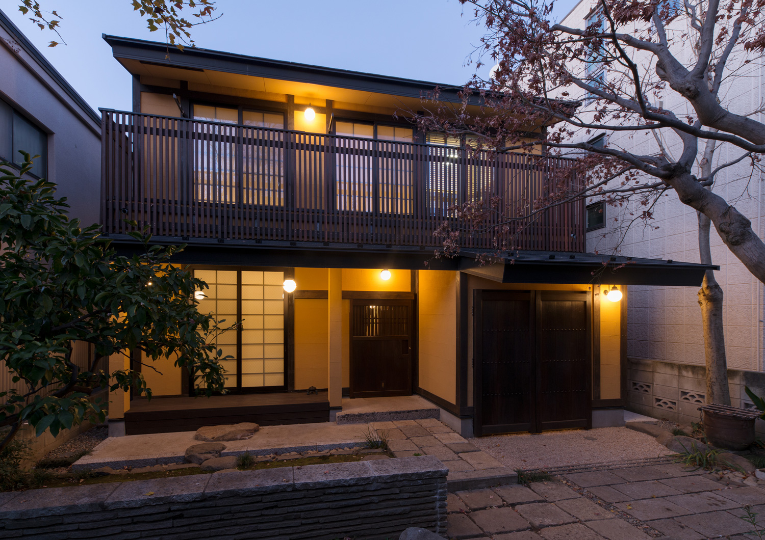 照明に照らされた純和風の外観の家・デザイン住宅 注文住宅・デザイン住宅建築実例_『CASE607 懐（ふところ）』_外観