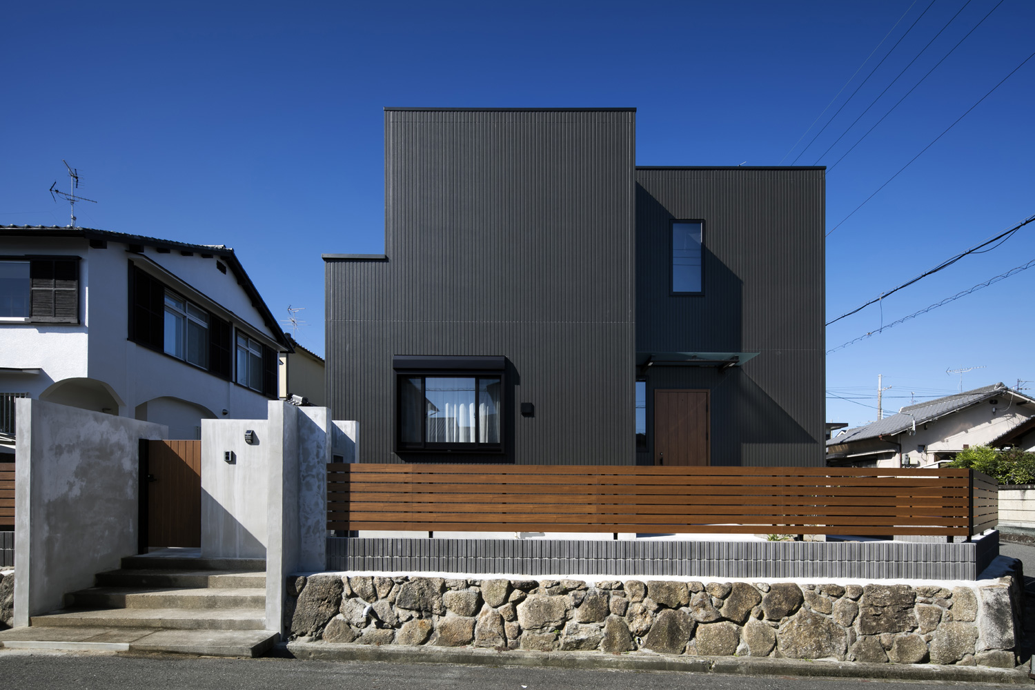 デザイン住宅建築実例_外観・注文住宅『CASE610 Lagom hus　ちょうどいい家』の建築実例・施⼯例の写真・建物外観全体 注文住宅・デザイン住宅建築実例_『CASE610 Lagom hus　ちょうどいい家』_外観