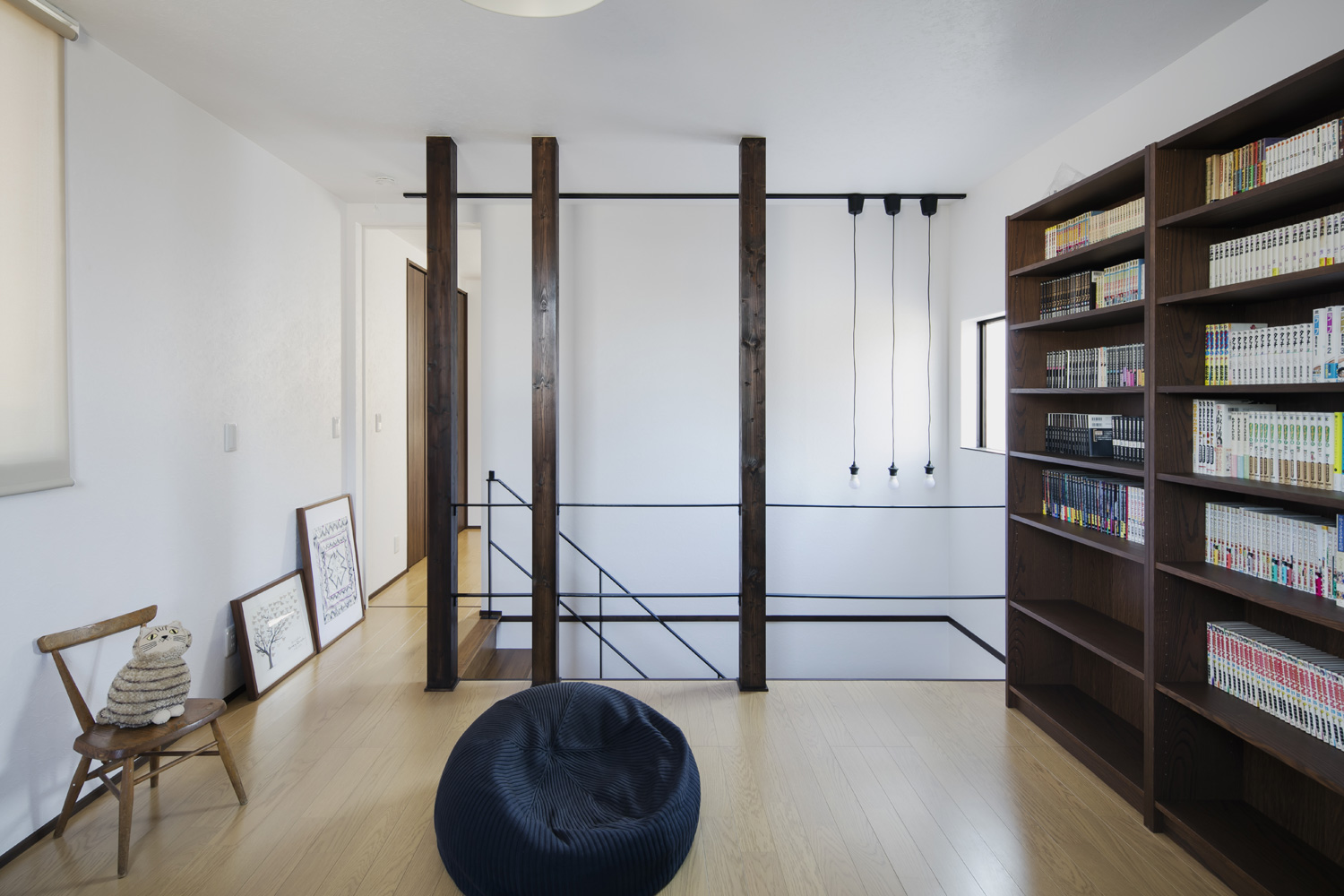階段を上がった先のスペースを活用したセカンドリビング・デザイン住宅 注文住宅・デザイン住宅建築実例_『CASE610 Lagom hus　ちょうどいい家』_書斎