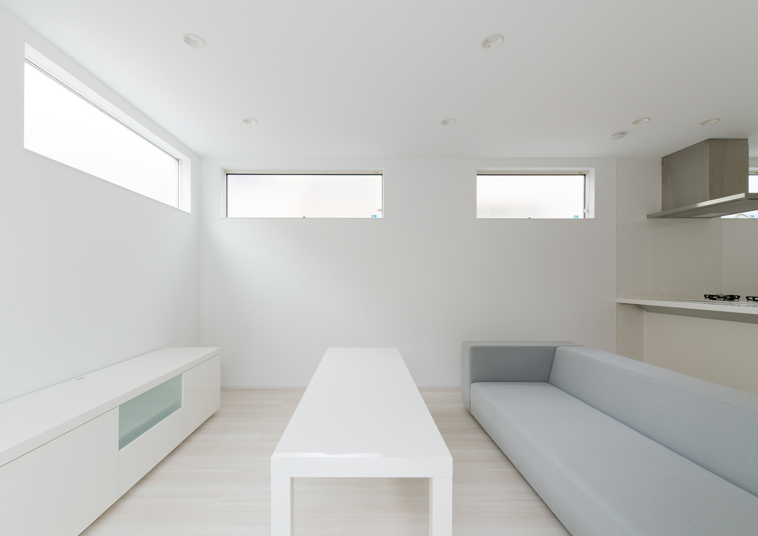 ハイサイドライトがある白で統一されたLDK・デザイン住宅 注文住宅・デザイン住宅建築実例_『CASE613 Drop of ink』_LDK