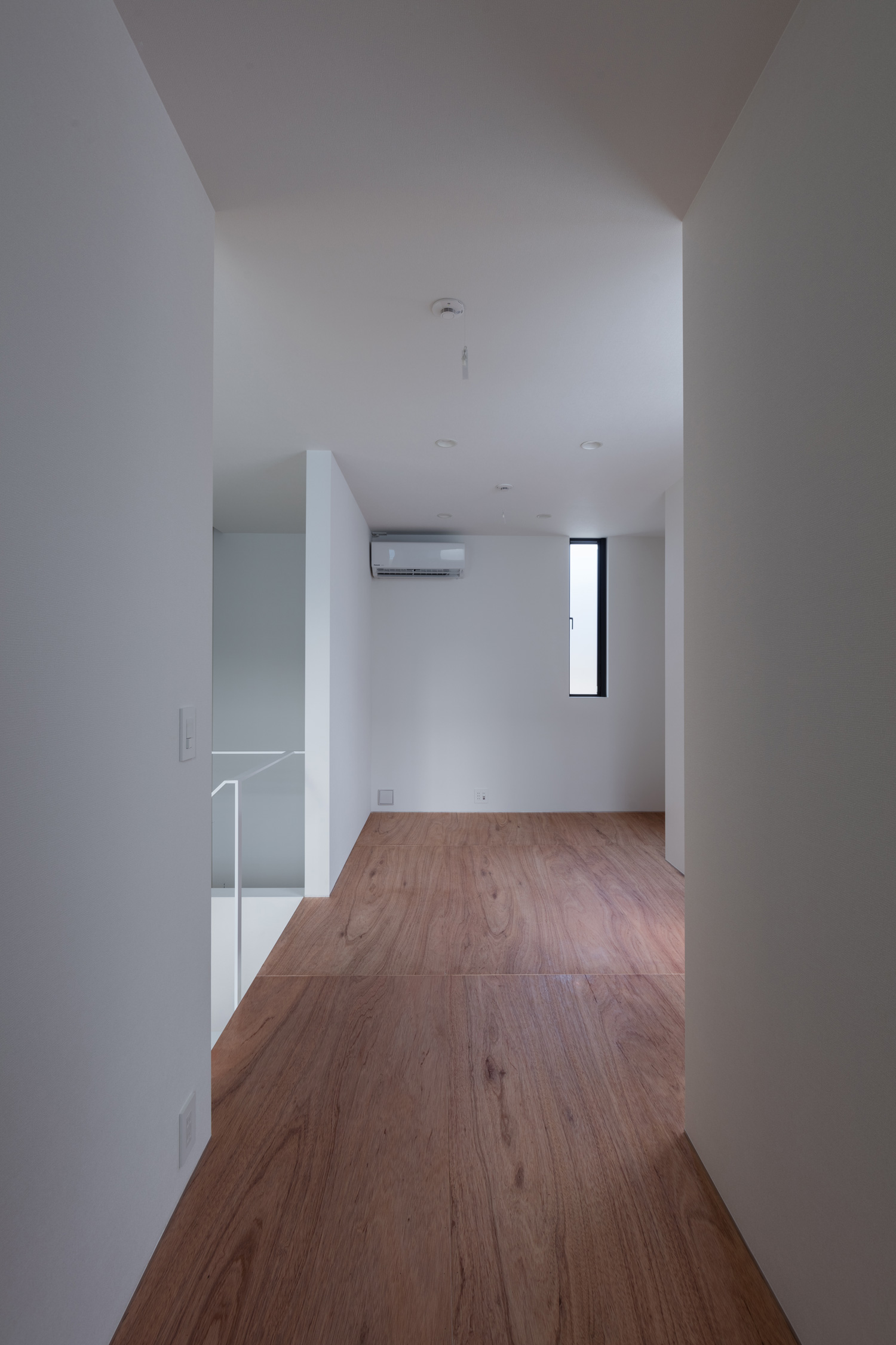 セカンドリビングになったフローリングのフロア・デザイン住宅 注文住宅・デザイン住宅建築実例_『CASE616 HOUSE.FLOAT』_廊下