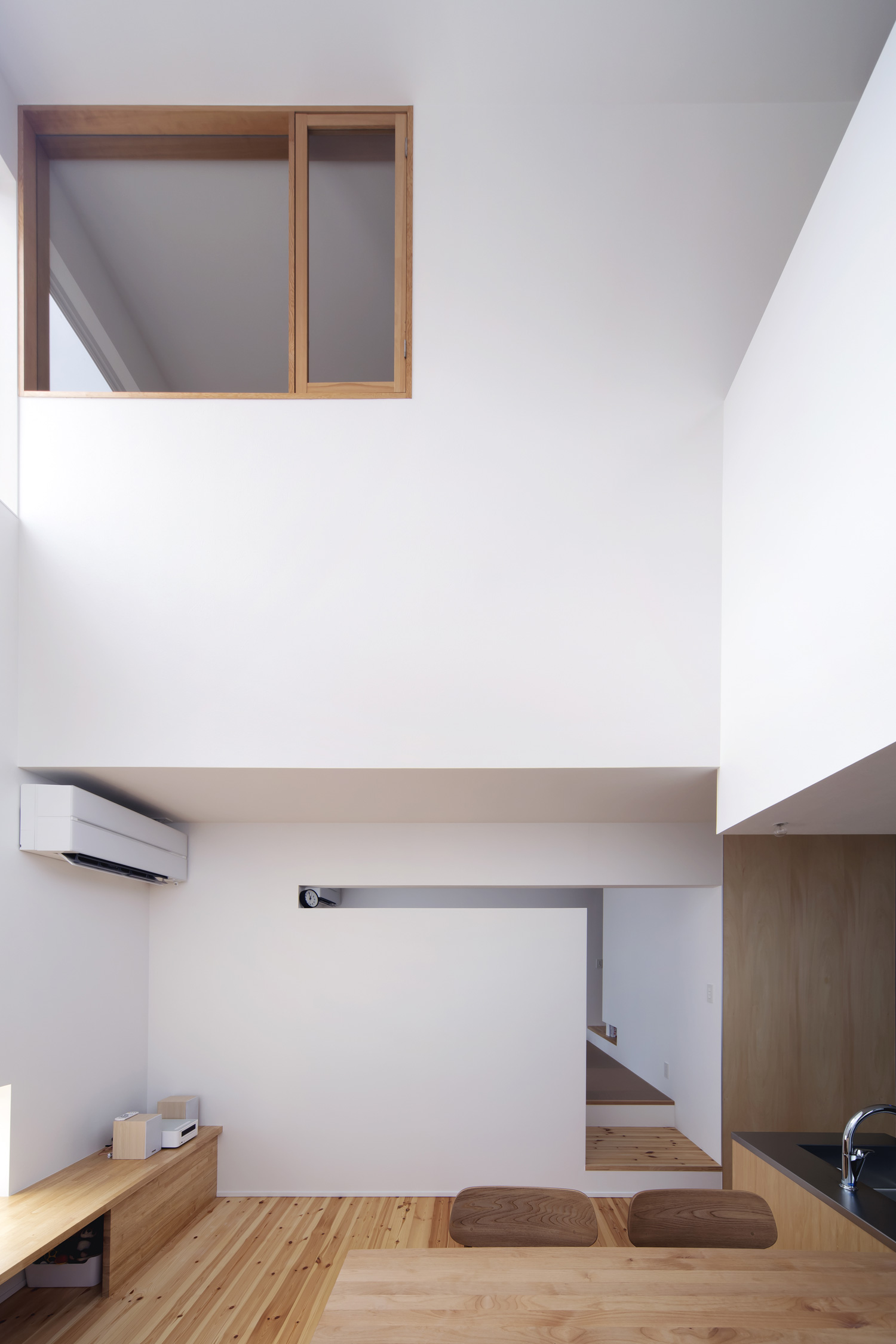 2階の居室からコミュニケーションをとれる吹き抜け空間