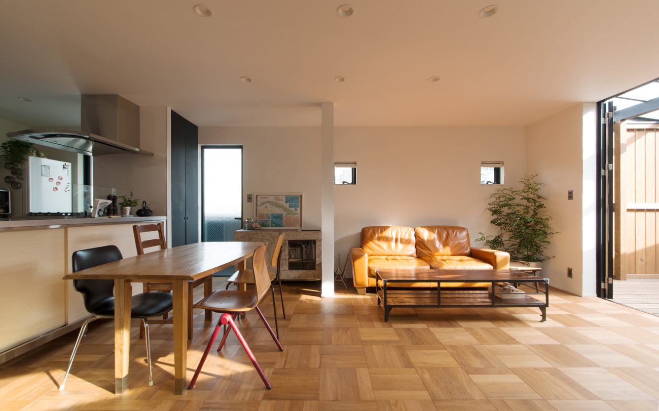 木製のインテリアを中心としたフローリングのLDK・デザイン住宅 注文住宅・デザイン住宅建築実例_『CASE626 Triangle』_LDK