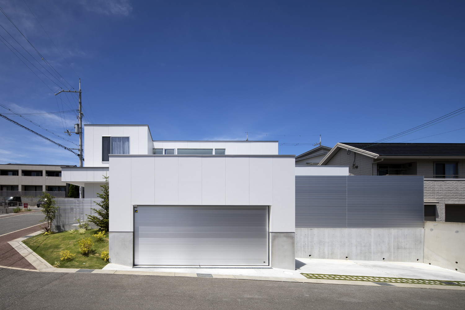 注文住宅『CASE627 HOUSE . GARAGE HOUSE』の建築実例・施⼯例の写真・建物外観全体 注文住宅・デザイン住宅建築実例_『CASE627 HOUSE . GARAGE HOUSE』_外観