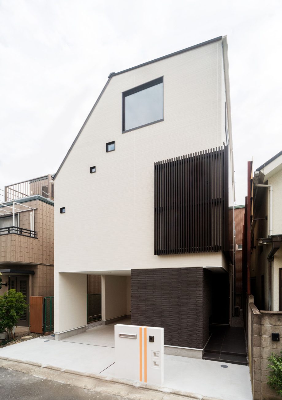 デザイン住宅建築実例_外観・注文住宅『CASE460 三色　～さんしき～』の建築実例・施⼯例の写真・建物外観全体 注文住宅・デザイン住宅建築実例_『CASE460 三色　～さんしき～』_外観