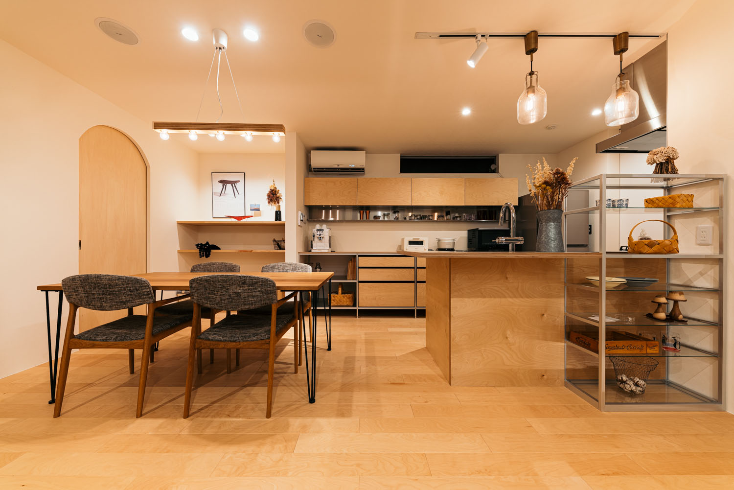 インテリアやキッチンが木材で統一されたLDK・ホビールームのある家 注文住宅・デザイン住宅建築実例_『CASE684  ホビールームのある家』_キッチン