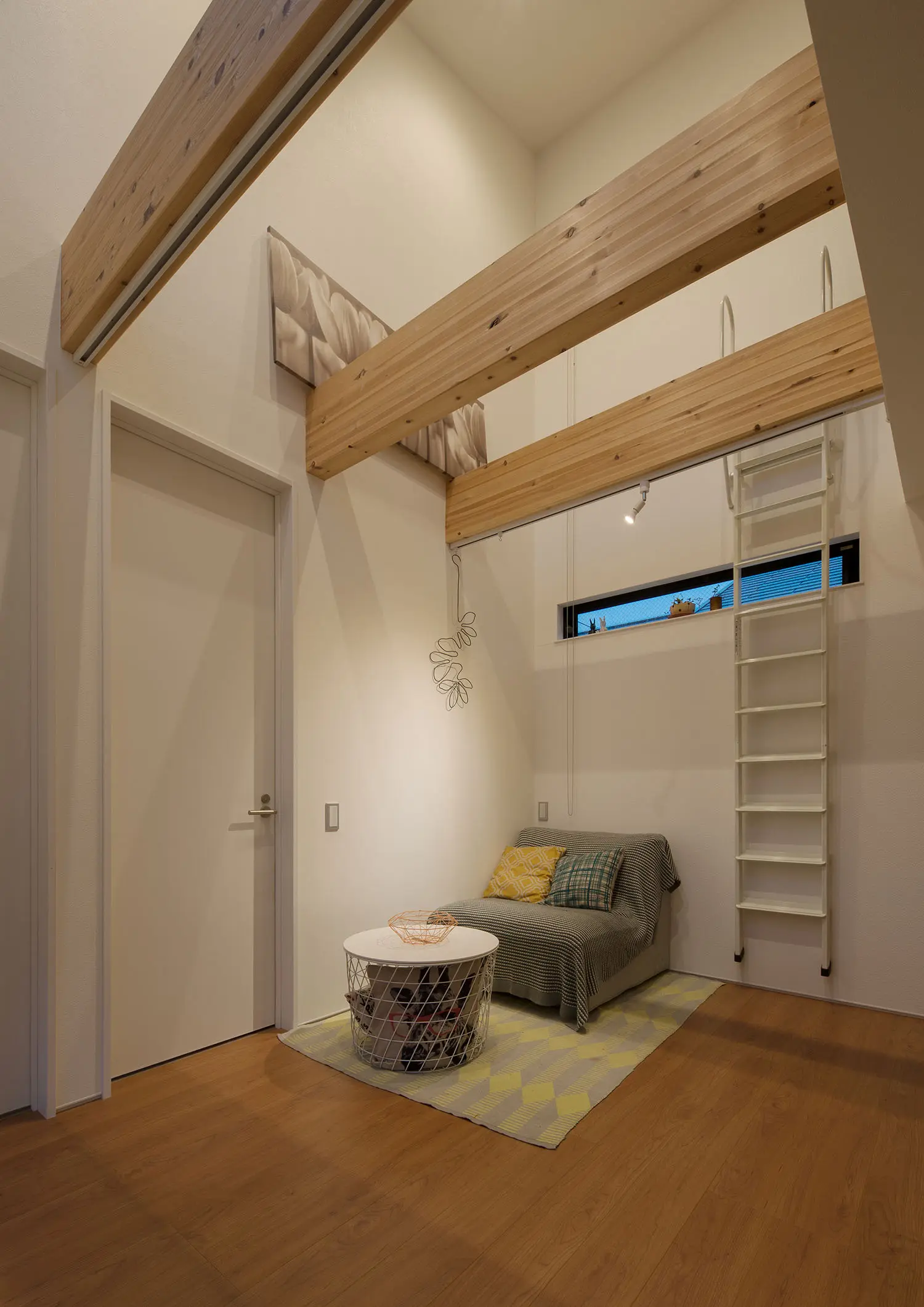 吹き抜け空間に設けたセカンドリビング