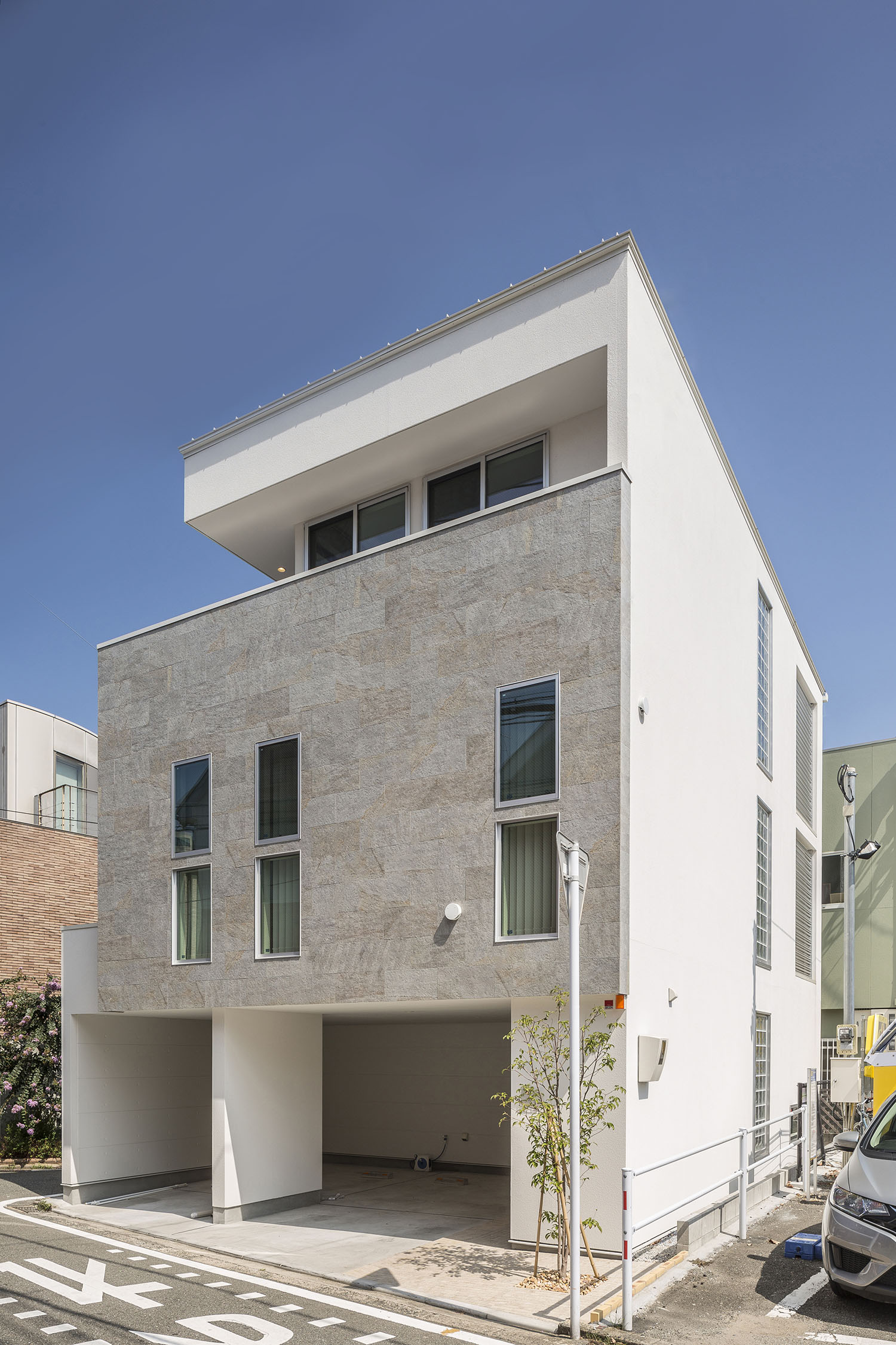 デザイン住宅建築実例_外観・注文住宅『CASE476 3FLDK』の建築実例・施⼯例の写真・建物外観全体 注文住宅・デザイン住宅建築実例_『CASE476 3FLDK』_外観