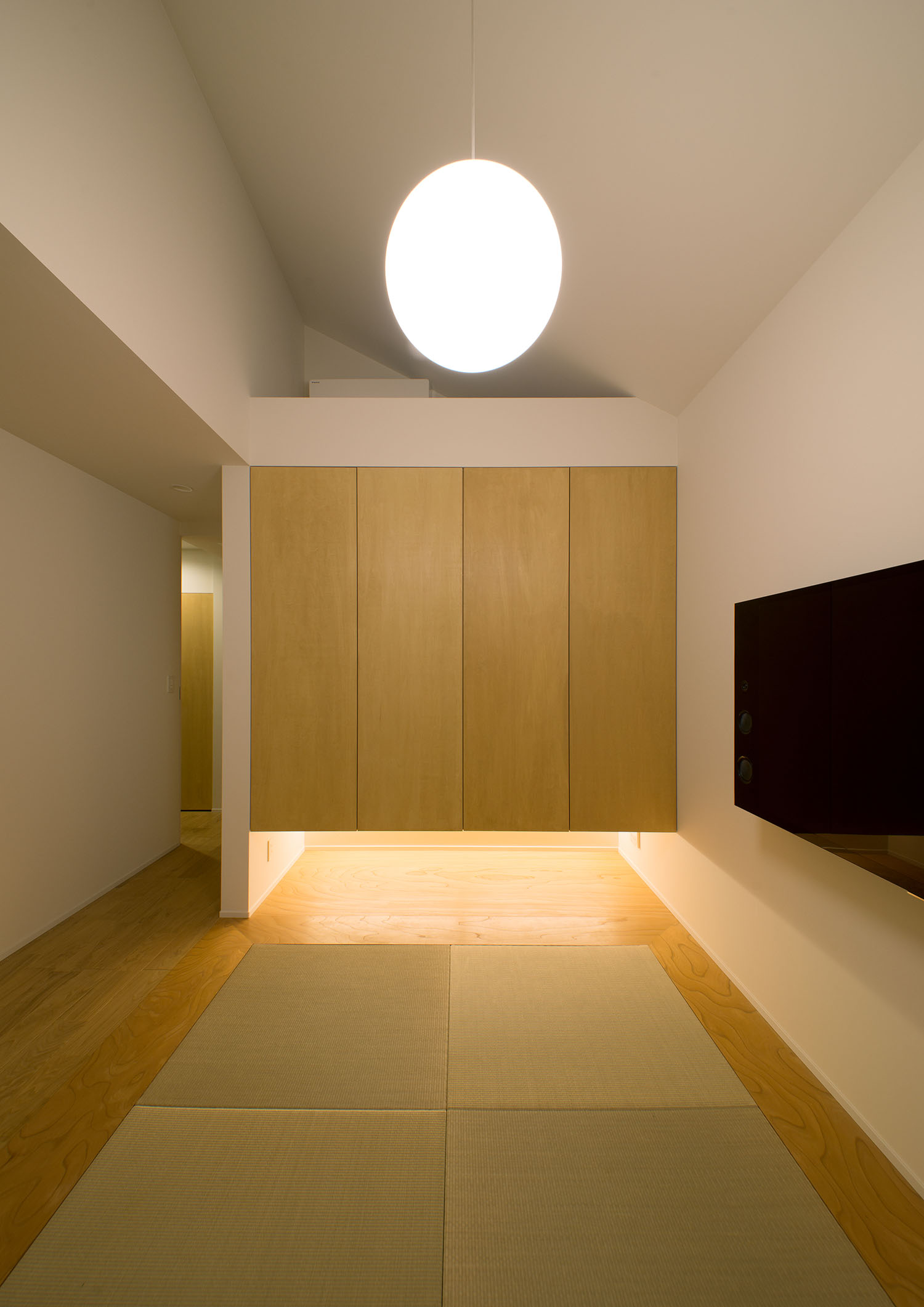 高天井になっている和風で開放感があるLDK・デザイン住宅 注文住宅・デザイン住宅建築実例_『CASE487 立方の家』_LDK