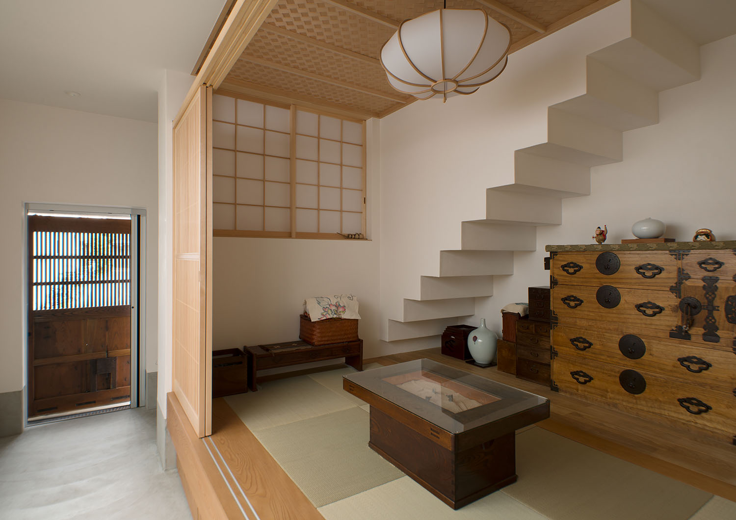 土間玄関に面した和室・デザイン住宅 注文住宅・デザイン住宅建築実例_『CASE487 立方の家』_和室