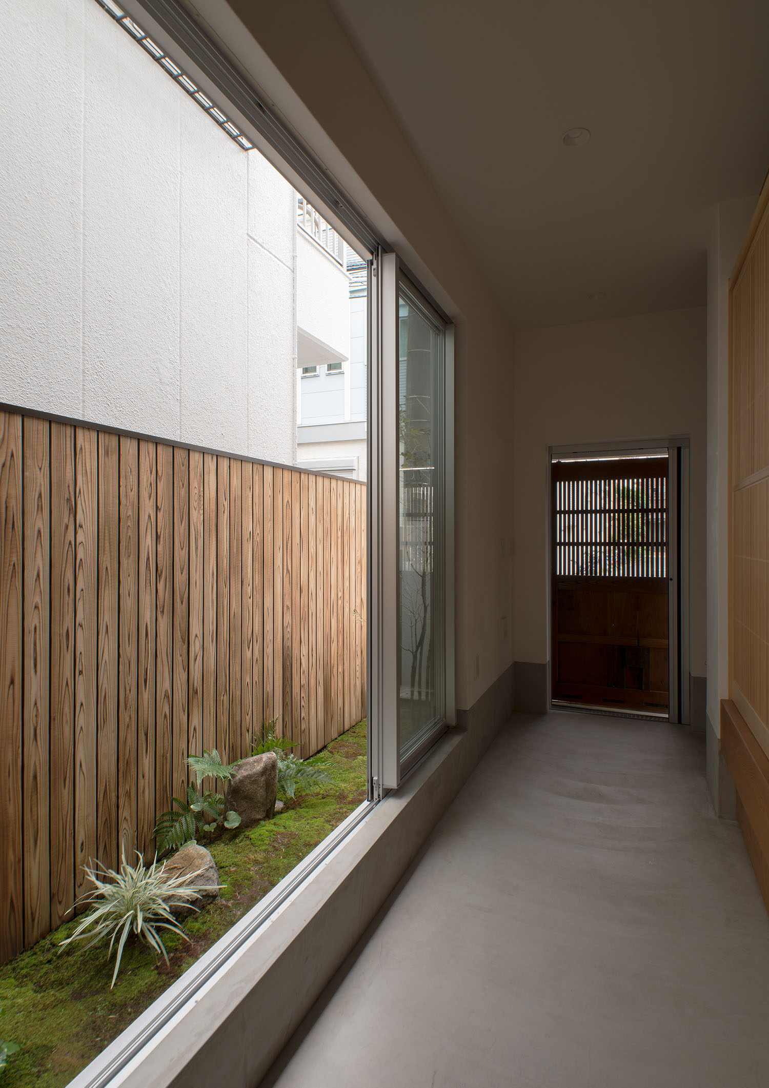 和風の庭と繋がる土間玄関・デザイン住宅 注文住宅・デザイン住宅建築実例_『CASE487 立方の家』_和室