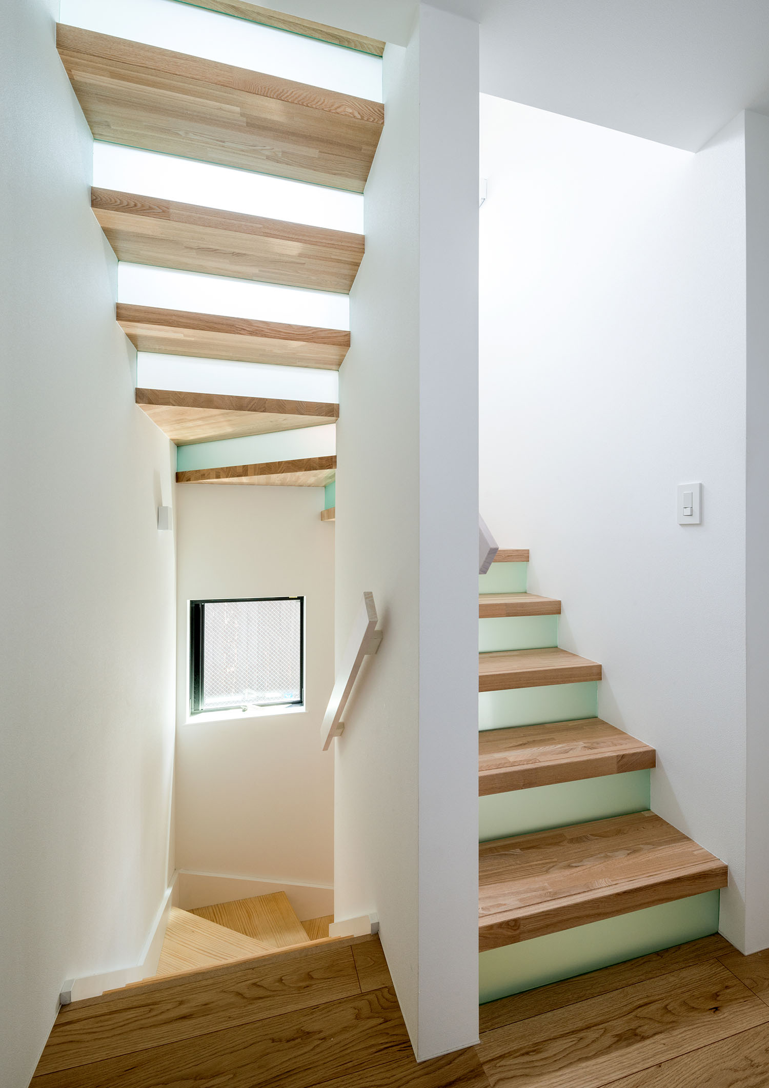 注文住宅・デザイン住宅建築実例_階段 注文住宅・デザイン住宅建築実例_『CASE542 グレージュのハウス』_階段