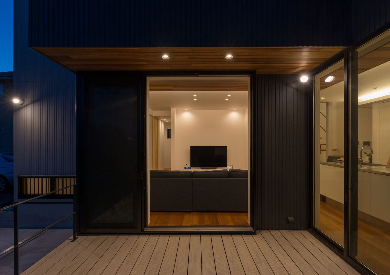 LDKとフラットに繋がるテラス・デザイン住宅 注文住宅・デザイン住宅建築実例_『CASE591 Moist』_テラス・バルコニー