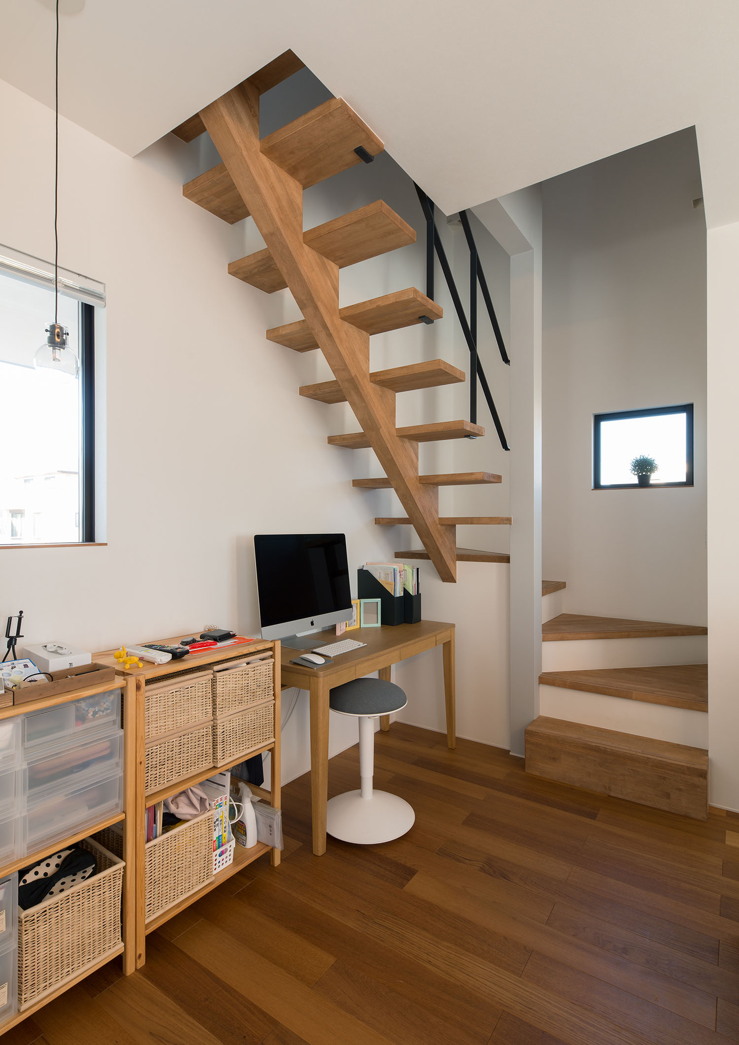 箱型階段とスケルトン階段を組み合わせたデザイン・デザイン住宅 注文住宅・デザイン住宅建築実例_『CASE591 Moist』_階段