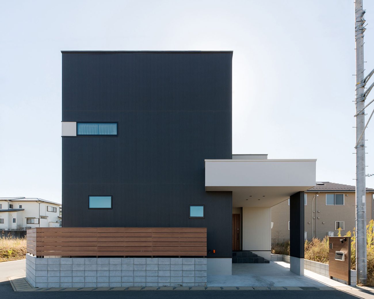デザイン住宅建築実例_外観・注文住宅『CASE591 Moist』の建築実例・施⼯例の写真・建物外観全体 注文住宅・デザイン住宅建築実例_『CASE591 Moist』_外観