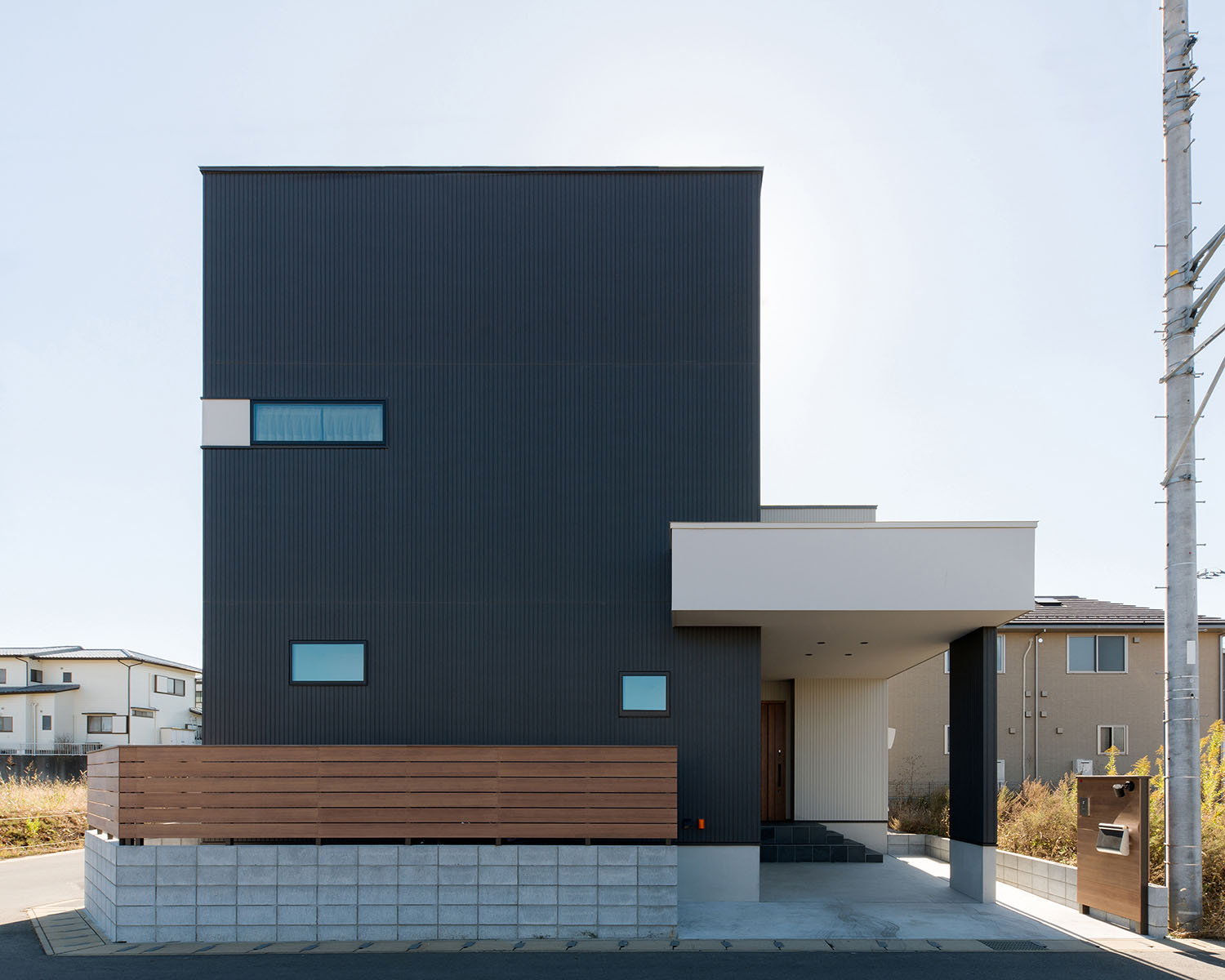 デザイン住宅建築実例_外観・注文住宅『CASE591 Moist』の建築実例・施⼯例の写真・建物外観全体 注文住宅・デザイン住宅建築実例_『CASE591 Moist』_外観