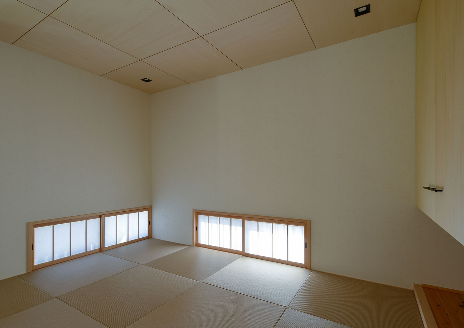 障子付きの地窓がある琉球畳の和室・デザイン住宅 注文住宅・デザイン住宅建築実例_『CASE591 Moist』_和室