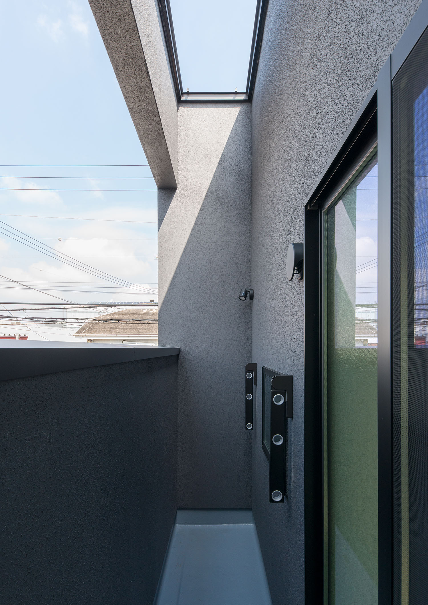 物干し金具を取り付けたバルコニー・デザイン住宅 注文住宅・デザイン住宅建築実例_『CASE597 Ambiguous Expression』_テラス・バルコニー