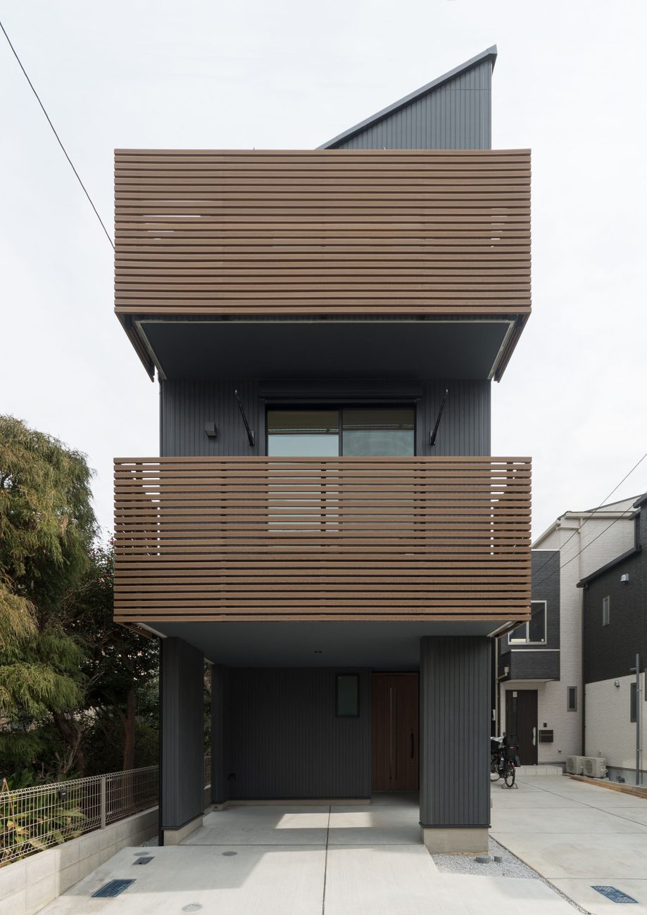 デザイン住宅建築実例_外観・注文住宅『CASE599 日向ぼっこしたくなる階段のある家』の建築実例・施⼯例の写真・建物外観全体 注文住宅・デザイン住宅建築実例_『CASE599 日向ぼっこしたくなる階段のある家』_外観