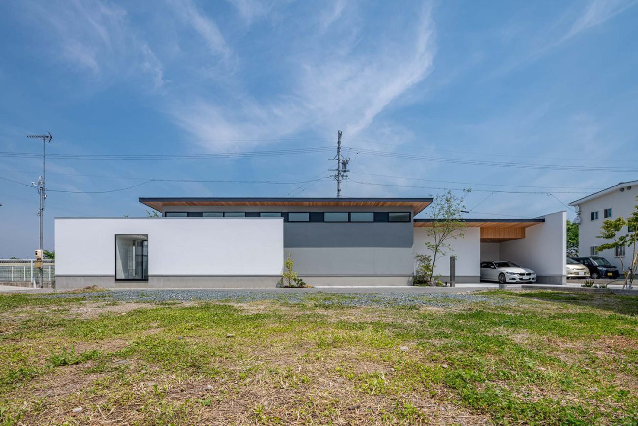 注文住宅『CASE686  桜並木の平屋』の建築実例・施⼯例の写真・建物外観全体 注文住宅・デザイン住宅建築実例_『CASE686  桜並木の平屋』_外観