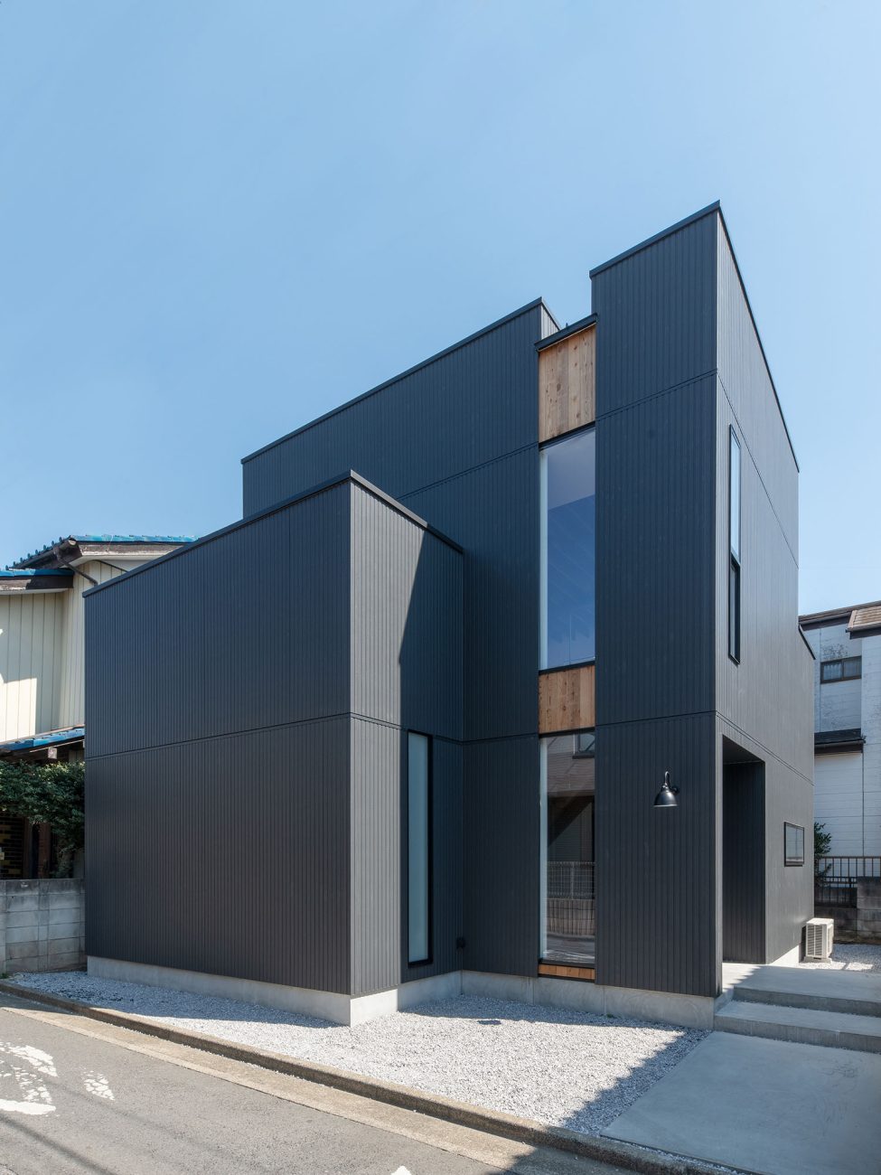 黒いキューブが二つ重なったような外観の住宅・デザイン住宅 注文住宅・デザイン住宅建築実例_『CASE687  "□×□×和 （ハコニワ）"』_外観