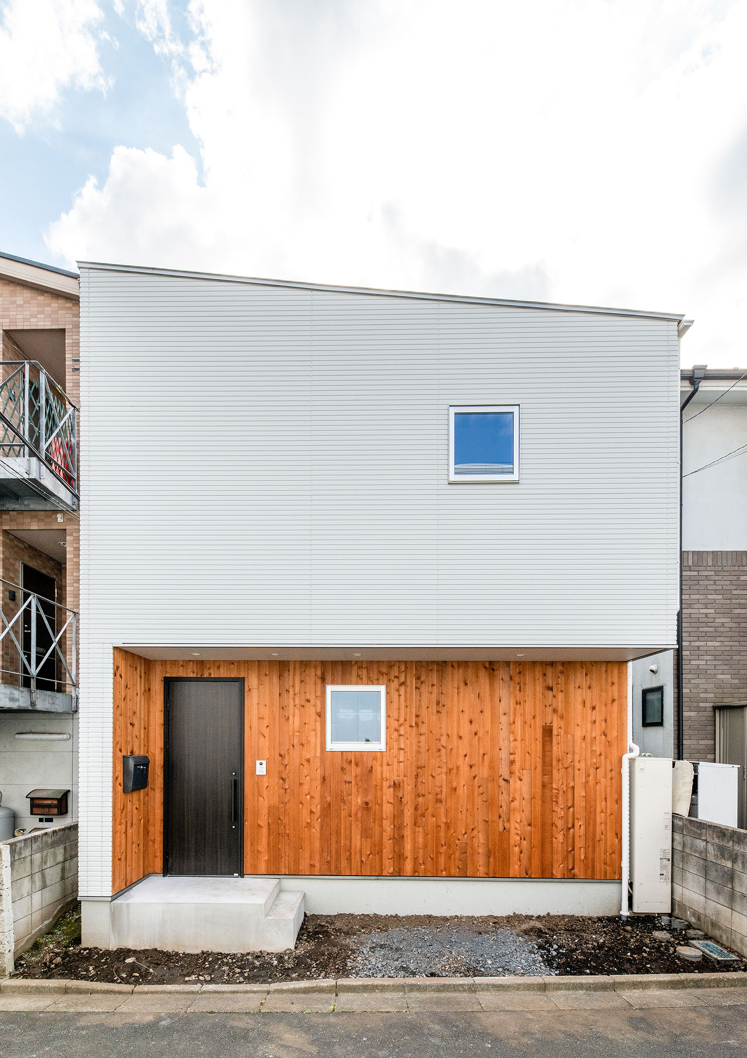 注文住宅『CASE690 質感にこだわった完成を楽しむ家』の建築実例・施⼯例の写真・建物外観全体 注文住宅・デザイン住宅建築実例_『CASE690 質感にこだわった完成を楽しむ家』_外観