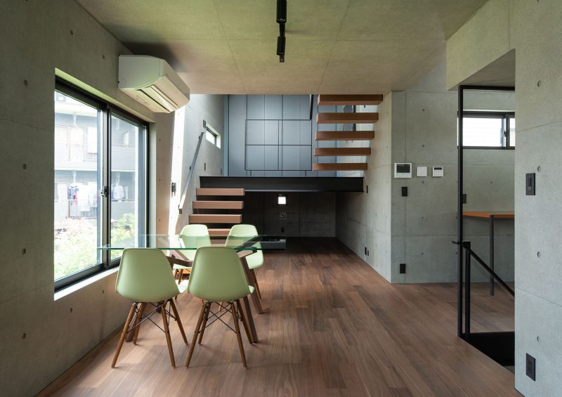 スキップフロアで空間をゆるくつないでいる