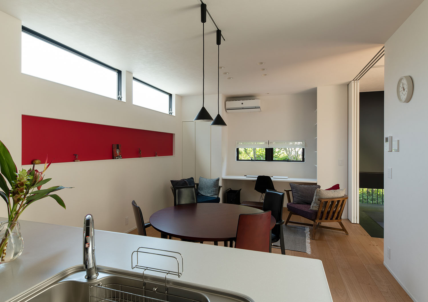 キッチンからLDKを見渡した様子・デザイン住宅 注文住宅・デザイン住宅建築実例_『CASE693 "CONNECT"』_LDK