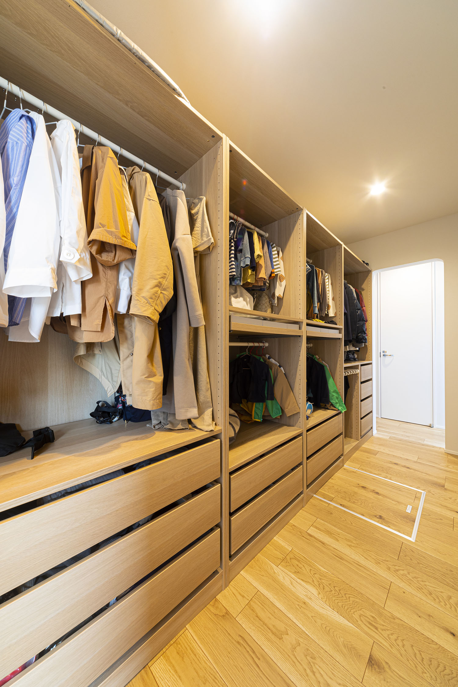木材を中心としたファミリークローゼット・デザイン住宅 注文住宅・デザイン住宅建築実例_『CASE694 Veil』_ウォークインクローゼット
