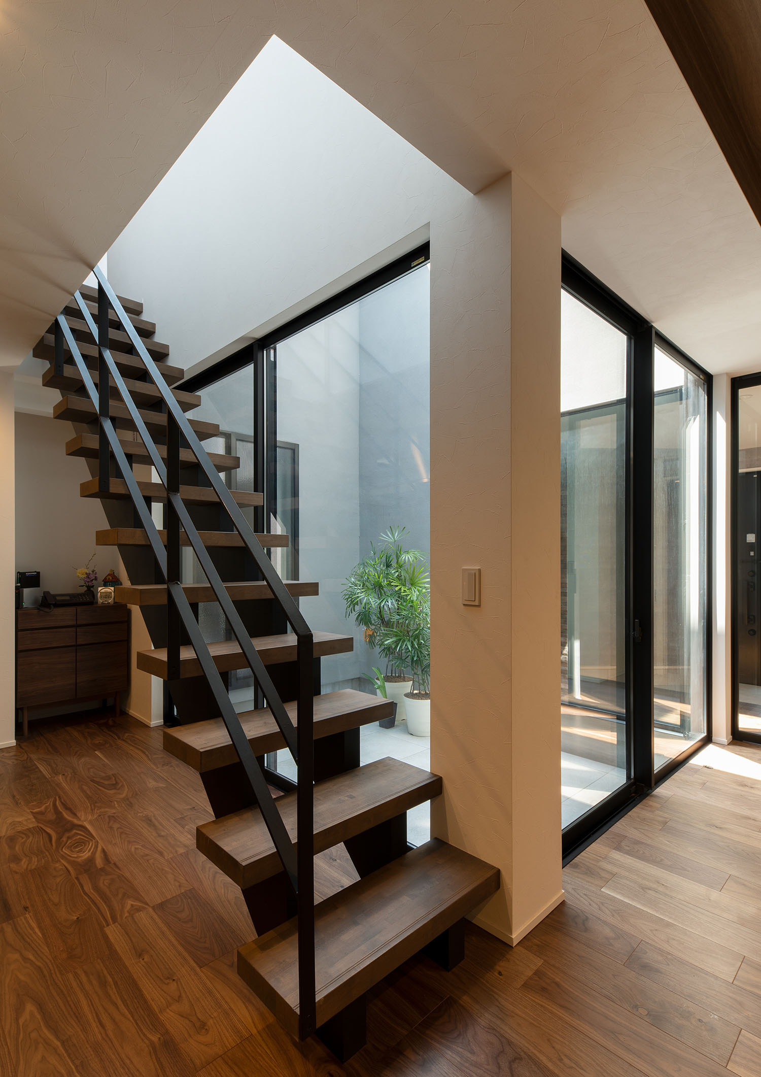 リビングインのスケルトン階段・デザイン住宅 注文住宅・デザイン住宅建築実例_『CASE695 メガホンハウス』_階段