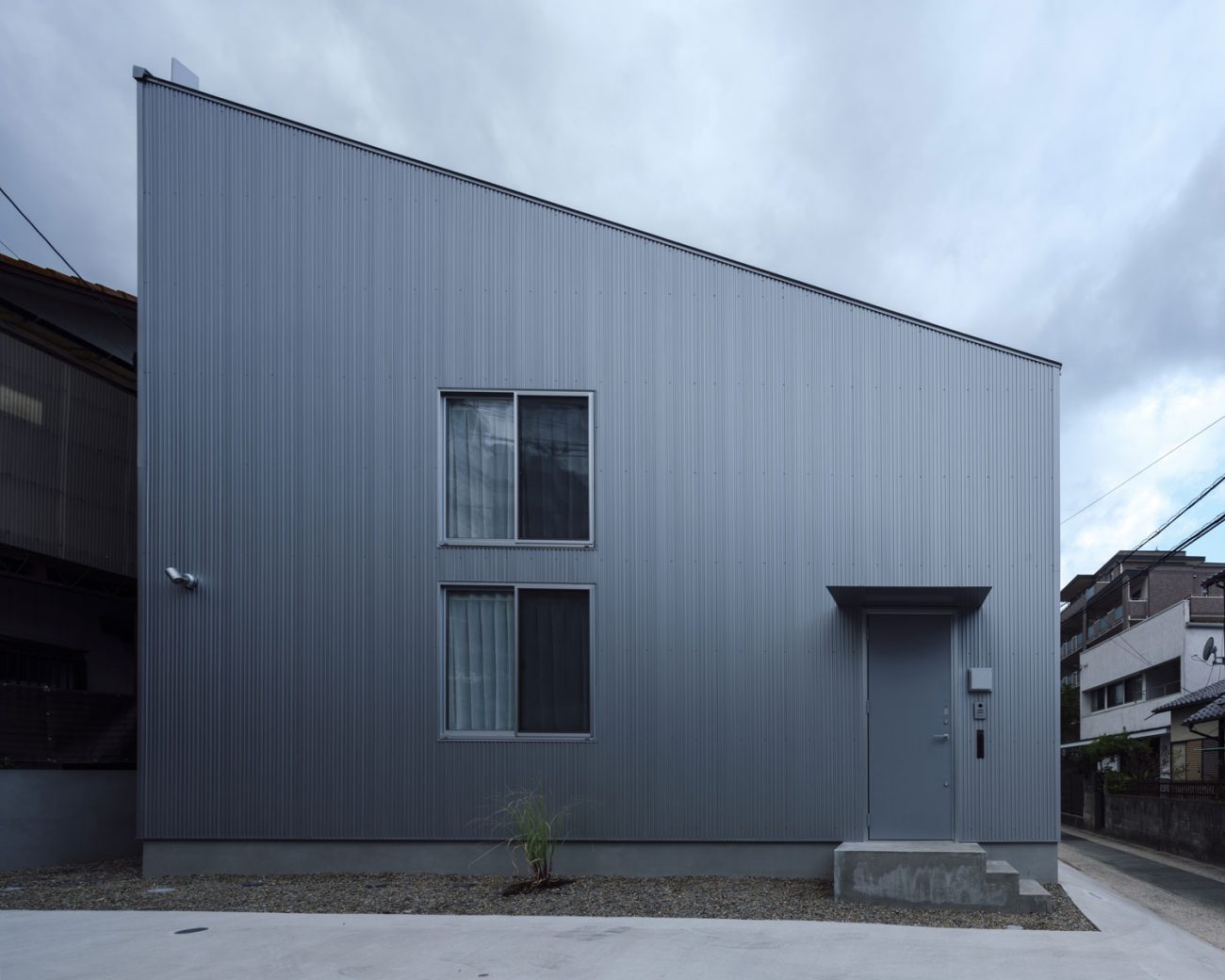 注文住宅『CASE703 /』の建築実例・施⼯例の写真・建物外観全体 注文住宅・デザイン住宅建築実例_『CASE703 /』_外観
