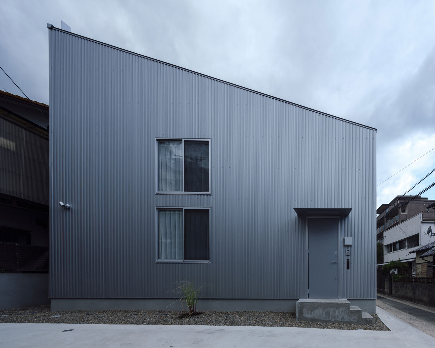 注文住宅『CASE703 /』の建築実例・施⼯例の写真・建物外観全体 注文住宅・デザイン住宅建築実例_『CASE703 /』_外観