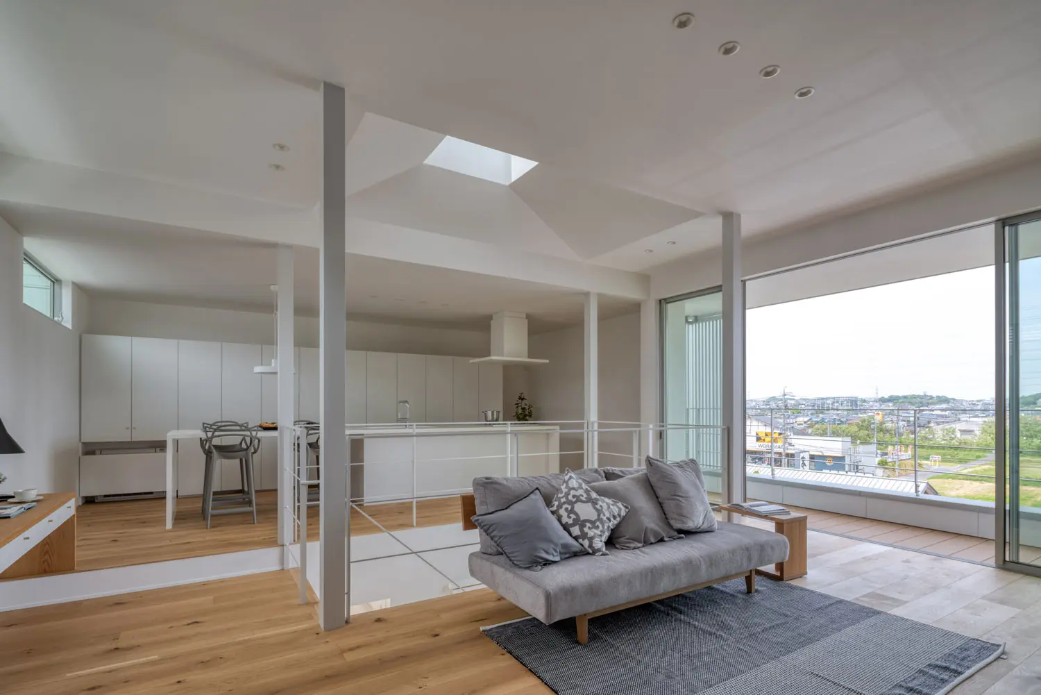 外と繋がる2階リビングの注文住宅
