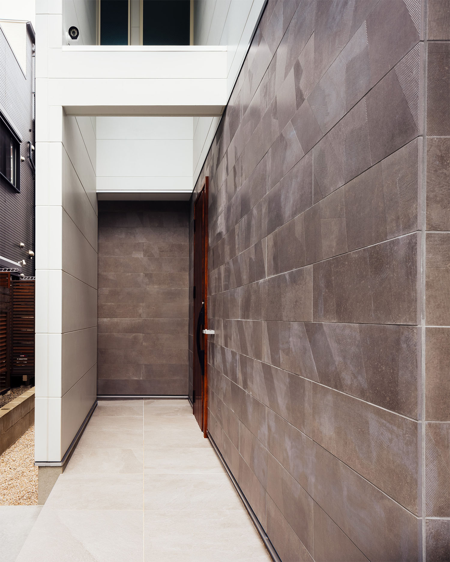 タイル張りの玄関ポーチ・フリーダムアーキテクツの事例 注文住宅・デザイン住宅建築実例_『CASE710 décor』_外観