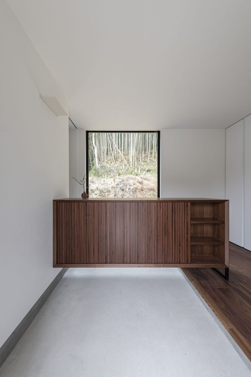 注文住宅・玄関・広い玄関・モルタル玄関・田舎暮らし・景色を楽しむ家 注文住宅・デザイン住宅建築実例_『CASE712 澄』_玄関