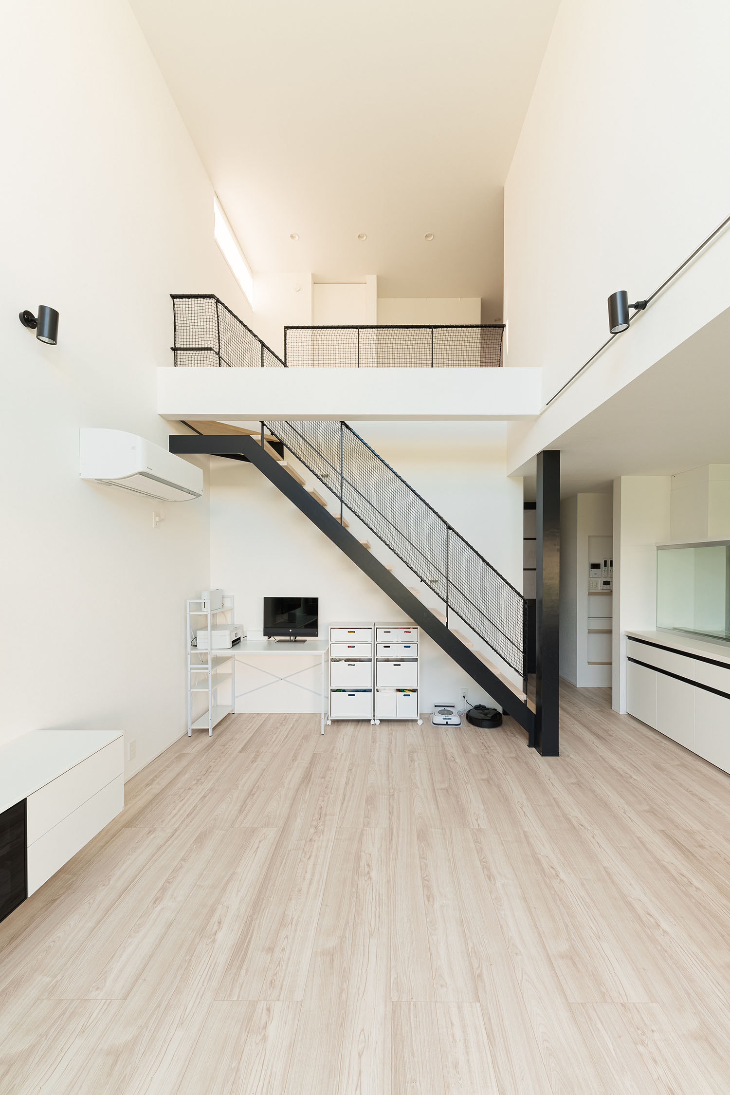 注文住宅・LDK・吹き抜け・開放感のある・スケルトン階段・リビングイン階段 注文住宅・デザイン住宅建築実例_『CASE713 トレイスライン』_LDK