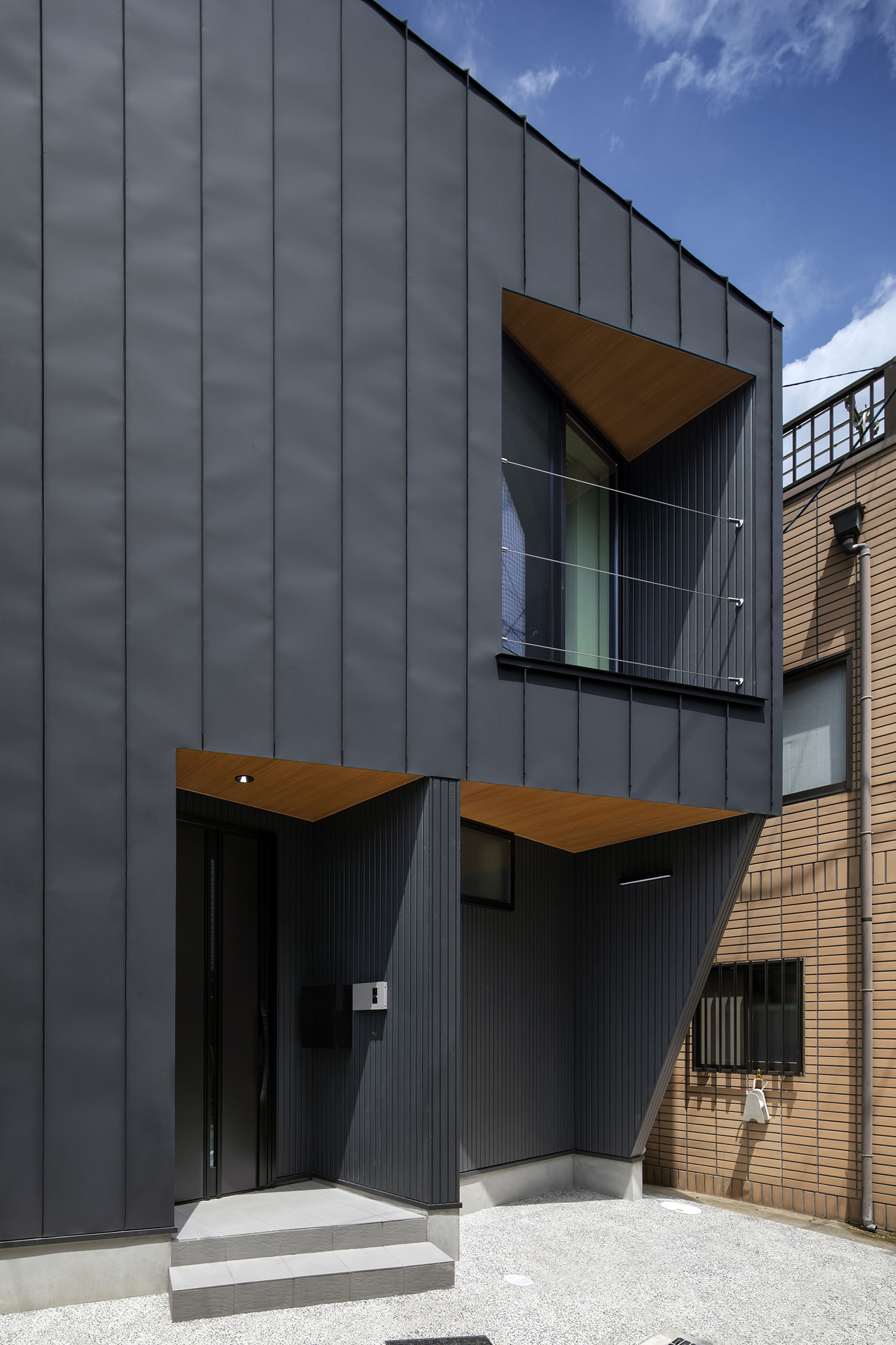 注文住宅・外観・三階建て・狭小住宅・ガルバリウム鋼板 注文住宅・デザイン住宅建築実例_『CASE714 Grav』_外観